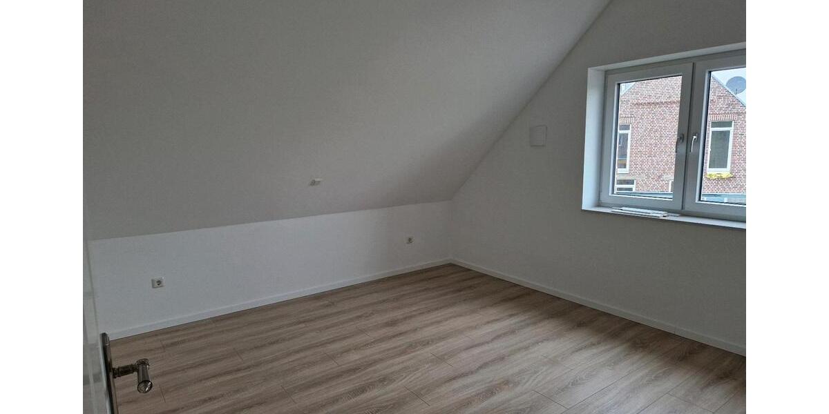 Dachgeschoßwohnung Moormerland - 3 Zimmer, 82 m&sup2;, 800&euro; | Angebot:24737782