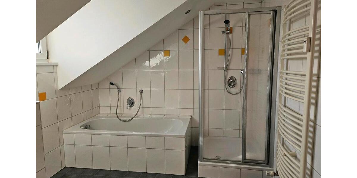 Dachgeschoßwohnung Cham - 3 Zimmer, 98 m&sup2;, 820&euro; | Angebot:18537304