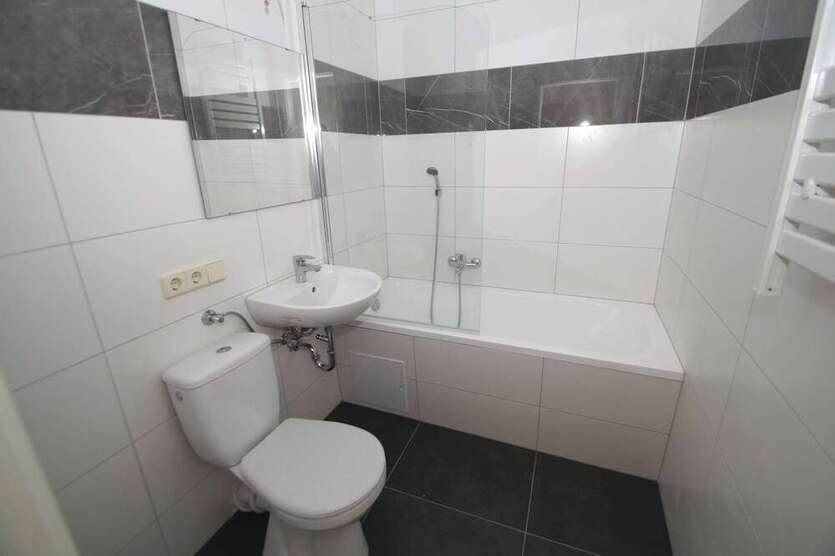 3-Zimmer-Wohnung mit BALKON und Badewanne - Wohnberechtigungsschein erforderlich