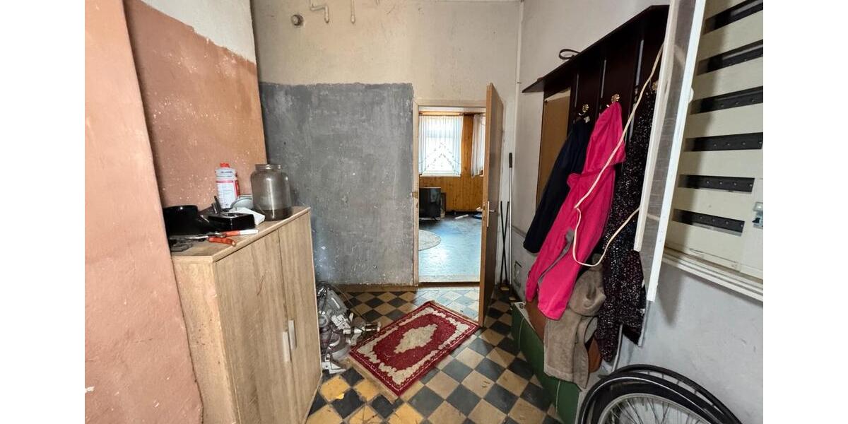 ZWEI HÄUSER, SCHUPPEN UND GARAGE 8 zimmer