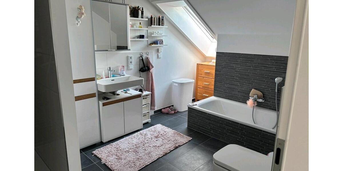 Dachgeschoßwohnung Wunstorf - 3.5 Zimmer, 120 m&sup2;, 1.308&euro; | Angebot:26035351
