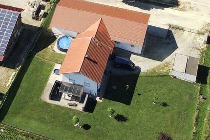 Einmaliges Objekt - Wohnhaus mit neuwertiger Gewerbehalle