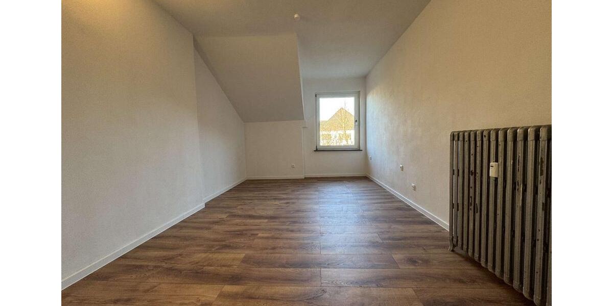 Dachgeschoßwohnung Wilhelmshaven - 3.5 Zimmer, 105 m&sup2;, 650&euro; | Angebot:24676273