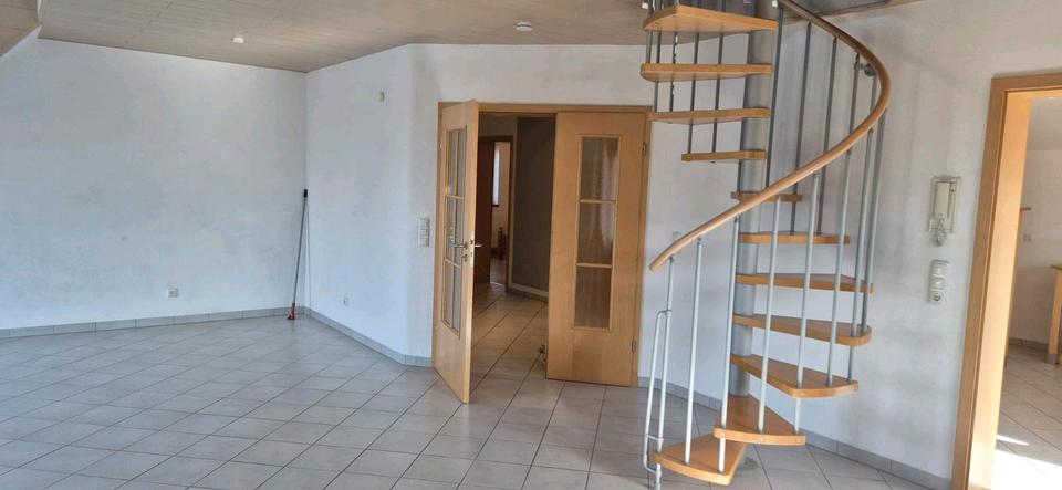 Dachgeschoßwohnung Alzenau - 3 Zimmer, 135 m&sup2;, 1.300&euro; | Angebot:25419244