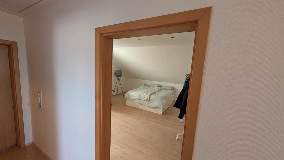 Dachgeschoßwohnung Bubenreuth - 2.5 Zimmer, 120 m&sup2;, 1.500&euro; | Angebot:26266167