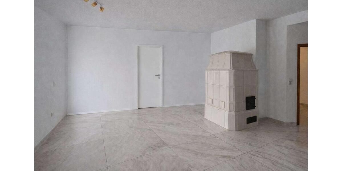 Etagenwohnung Kitzingen - 3 Zimmer, 125 m&sup2;, 1.200&euro; | Angebot:25266956