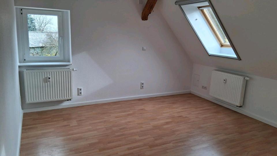 Schöne 2 Zimmer Dachgeschosswohnung ab sofort zu vermieten 2 zimmer
