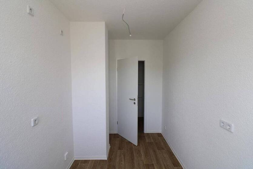 Kinderlachen willkommen...sanierte 5-Raum-FamilienWohnung mit Balkon!!!