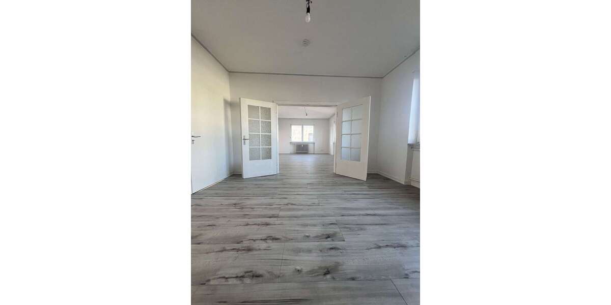 Wohnung zum Mieten in Saarbrücken 870 € 117 m² 5 zimmer