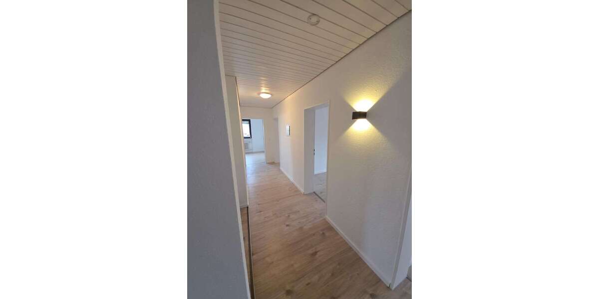 Etagenwohnung Eberstadt - 4 Zimmer, 102 m&sup2;, 1.200&euro; | Angebot:25819285