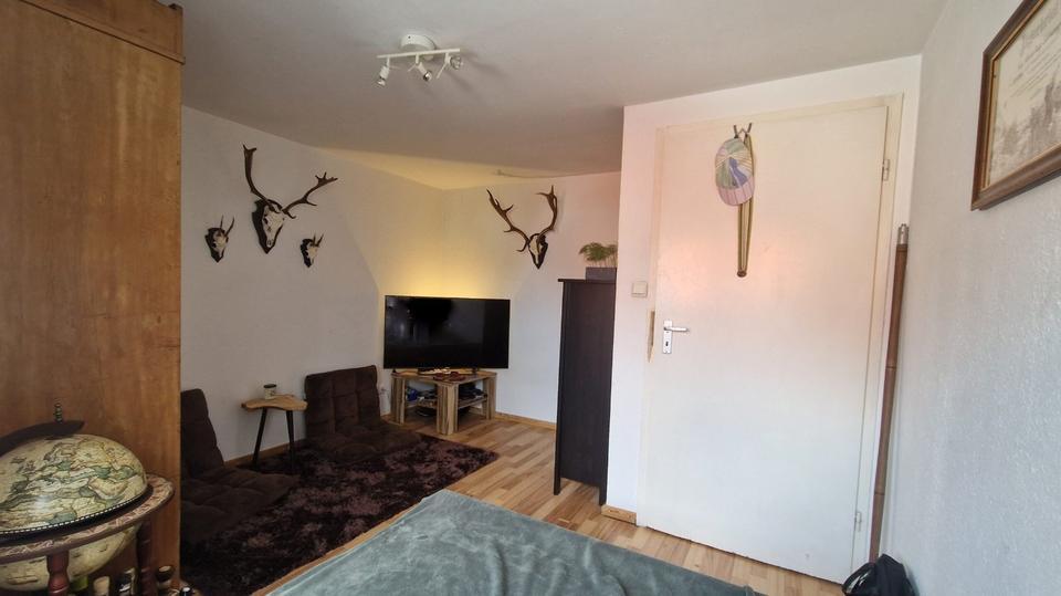 Altbau Zimmer in Studenten-WG (für Jäger) zimmer