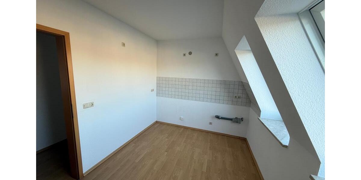 Superschöne, moderne DG-Wohnung mit Balkon und herrlichem Blick über Greiz 2 zimmer
