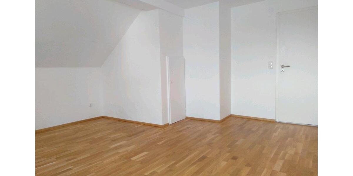 Dachgeschoßwohnung Hof Altstadt - 3 Zimmer, 118 m&sup2;, 660&euro; | Angebot:26038524
