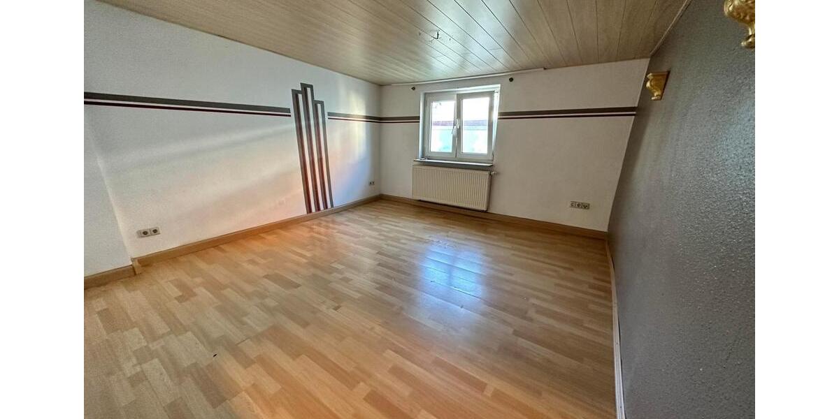 Etagenwohnung Eberstadt - 4 Zimmer, 100 m&sup2;, 1.290&euro; | Angebot:25989282