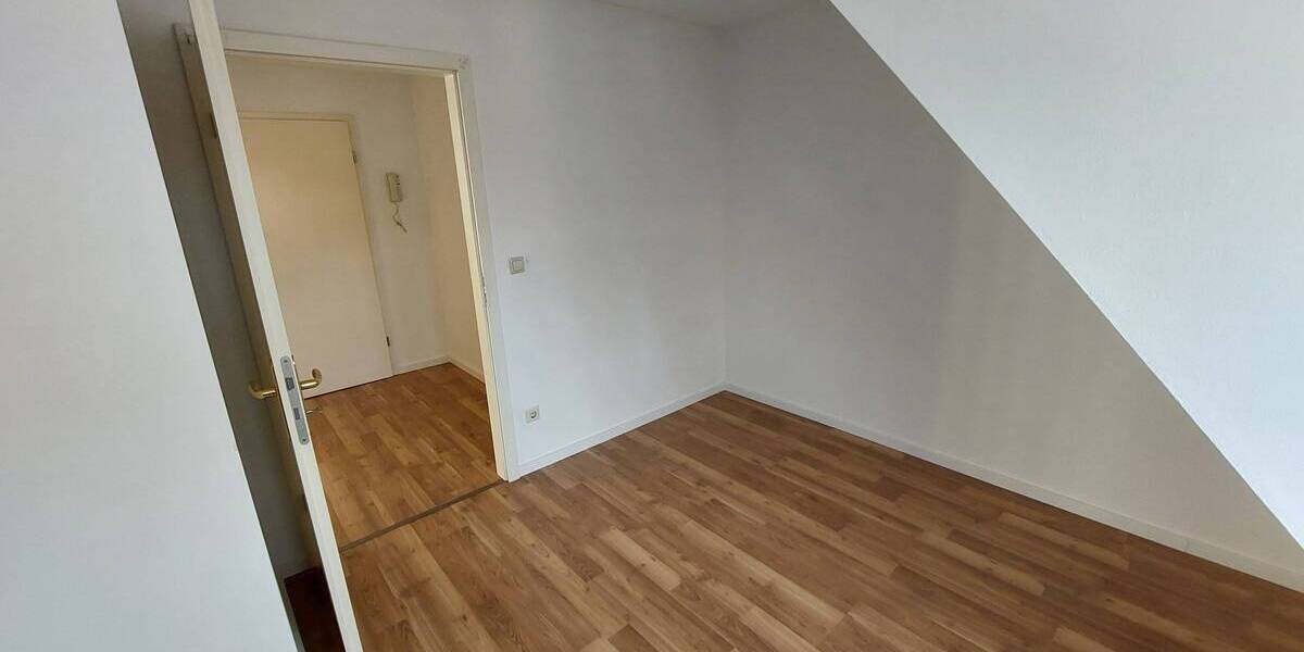 Etagenwohnung Roßwein - 3 Zimmer, 65 m&sup2;, 325&euro; | Angebot:25686207
