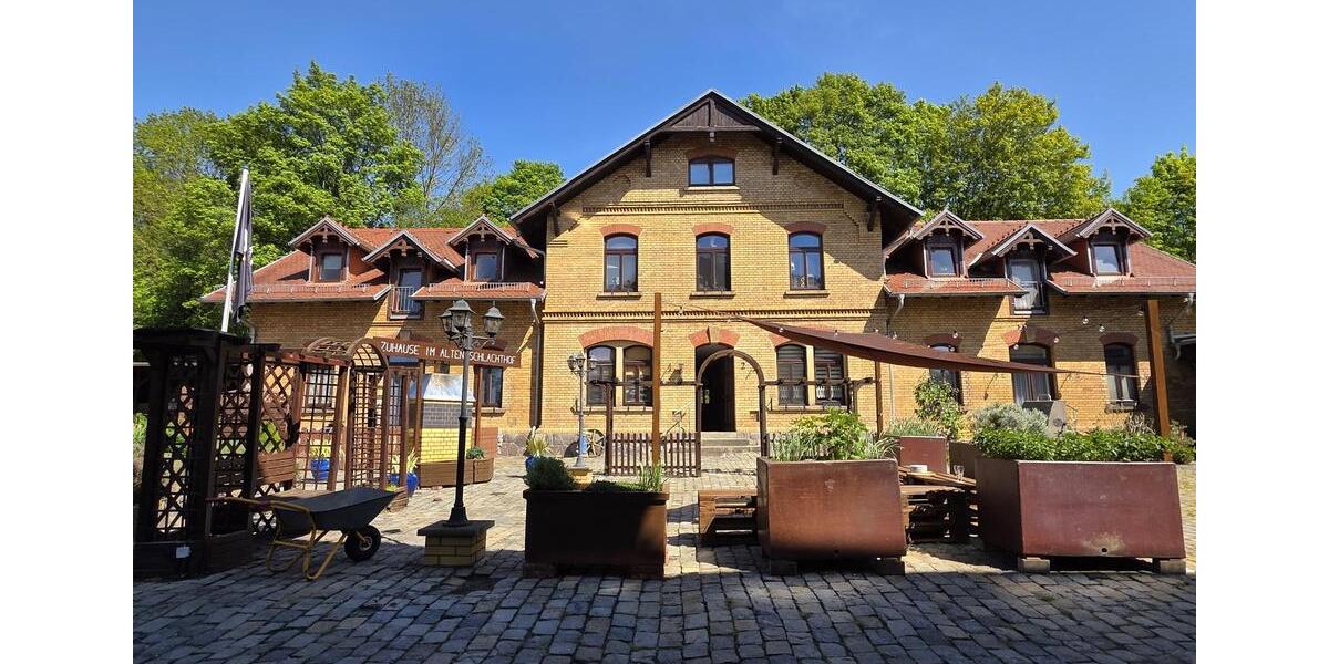 Erdgeschoßwohnung Crimmitschau - 4 Zimmer, 135 m&sup2;, 919&euro; | Angebot:24426878