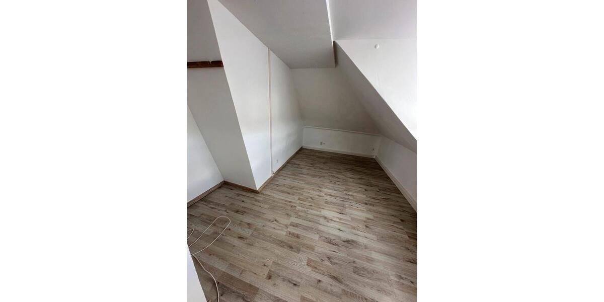 Dachgeschoßwohnung Hecklingen - 4 Zimmer, 62 m&sup2;, 350&euro; | Angebot:24878569