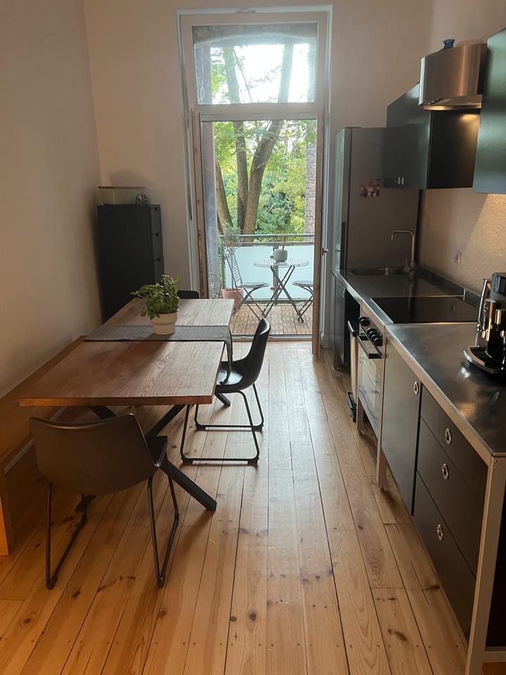 Helle 100qm Altbauwohnung mit 4 Zimmern und 3,5m Decken zimmer