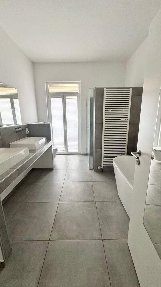 Loftstyle ! Nähe Plärrer, WG-taugliche 4-Zi-Whg., 117m², moderne Einbauküche, im Erdgeschoß
