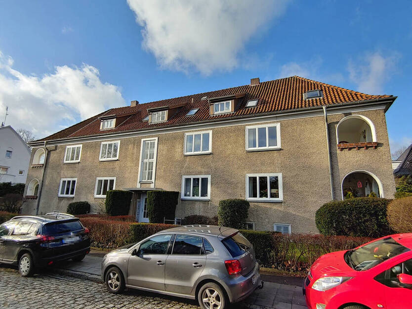 Nähe Stadtpark: Ruhige 4-Zimmer-Wohnung mit Süd-West-Loggia in 23568 Lübeck-St.Gertrud, Lutherstr.