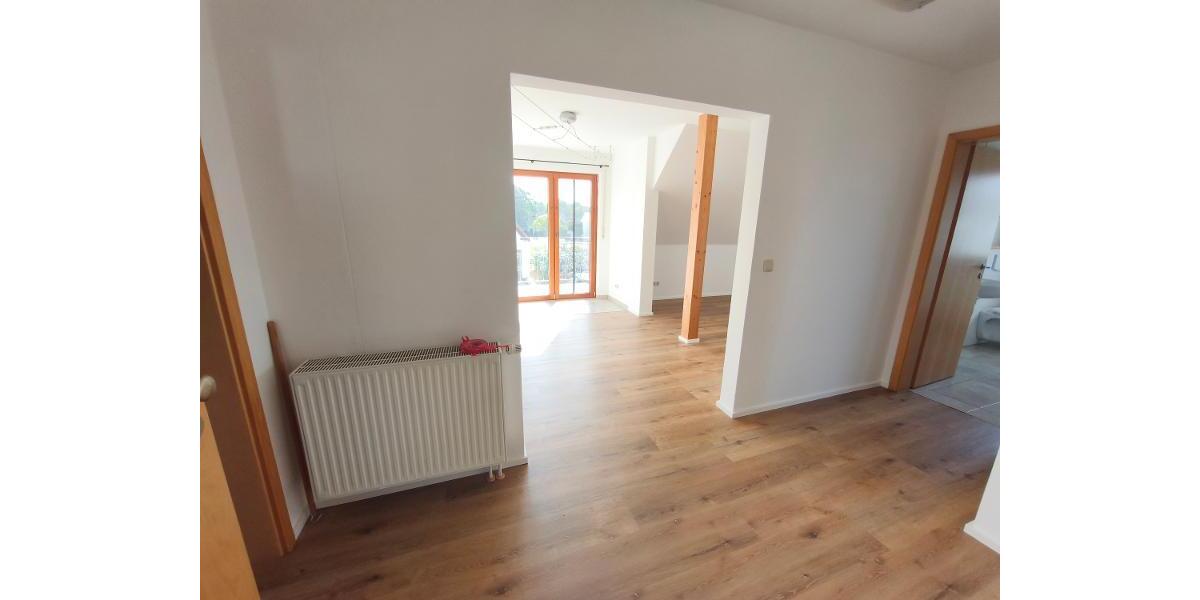 3 Zi. Wohnung im DG (1.OG) mit Balkon und Carport - Etagenwohnung Pommersfelden | Angebot:27230171