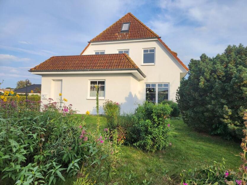 Komplett sanierte Wohnung mit Wasserblick in einem 2-Familienhaus
