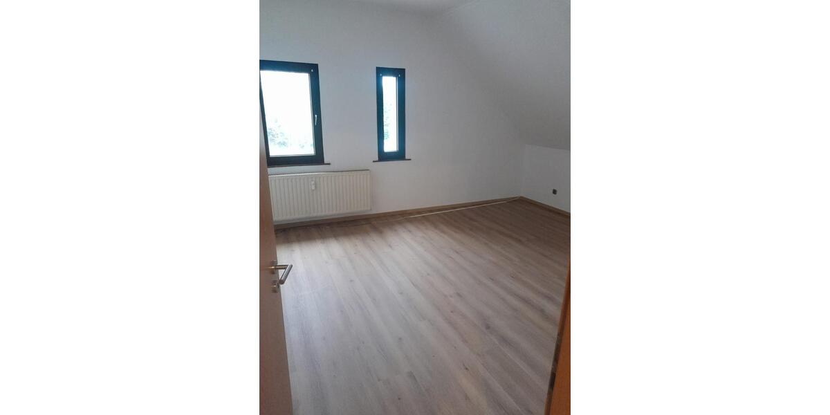 Dachgeschoßwohnung Beltheim - 3 Zimmer, 80 m&sup2;, 600&euro; | Angebot:24396830