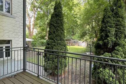 3 Zimmer, 85m² mit neuem Bad und Balkon ins Grüne!