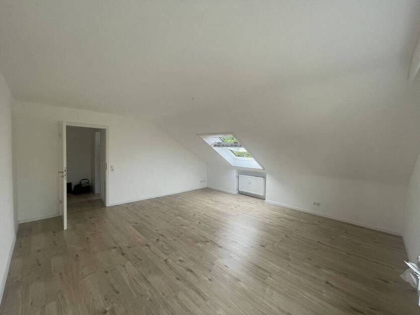 Studenten aufgepasst: Helles WG-Zimmer in frisch renovierter 2er-WG, ab 15.09. bezugsfrei