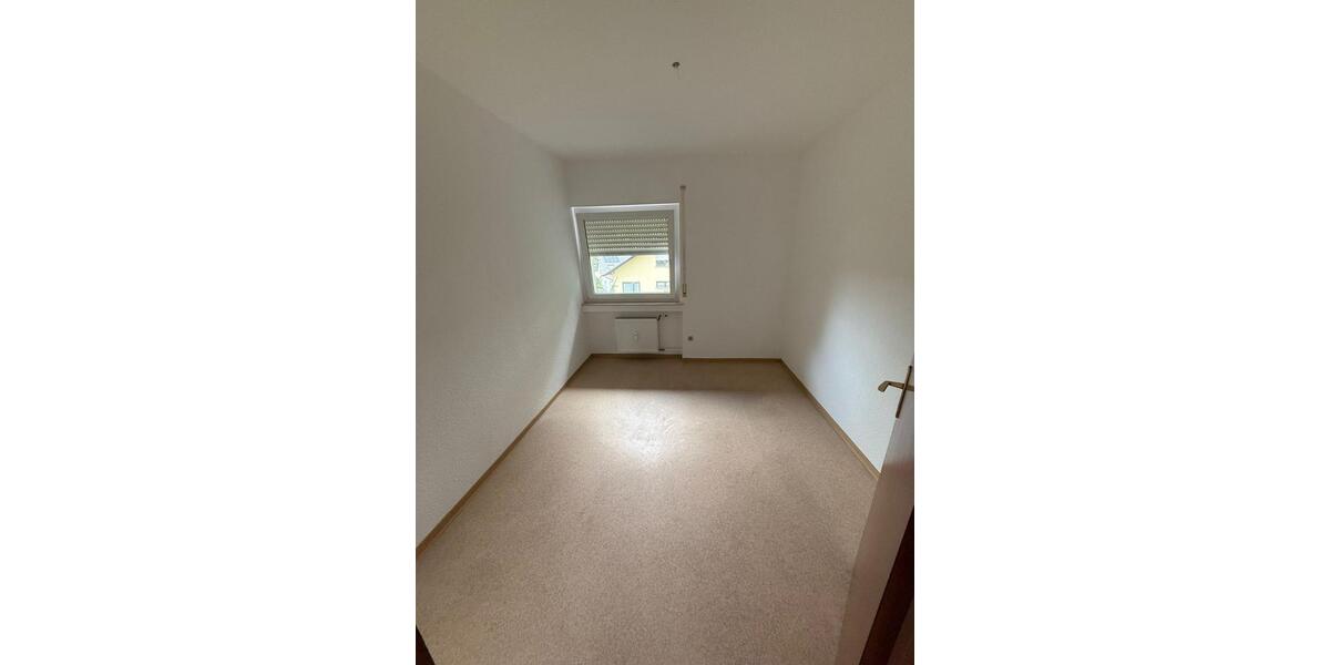 Ab sofort frei: Großzügige, renovierte 4-Zimmer-Wohnung (ca. 115 4 zimmer