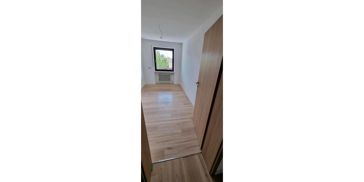 Erdgeschoßwohnung Eggenfelden - 4 Zimmer, 132 m&sup2;, 1.300&euro; | Angebot:26620643