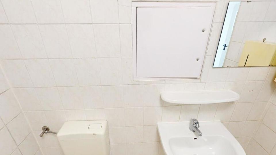 Ladenfläche neben dem Technischen Rathaus