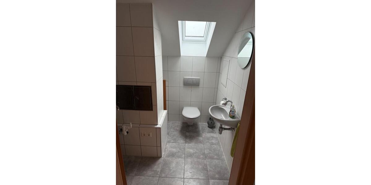 Dachgeschoßwohnung Rosengarten - 2.5 Zimmer, 72 m&sup2;, 600&euro; | Angebot:26613932