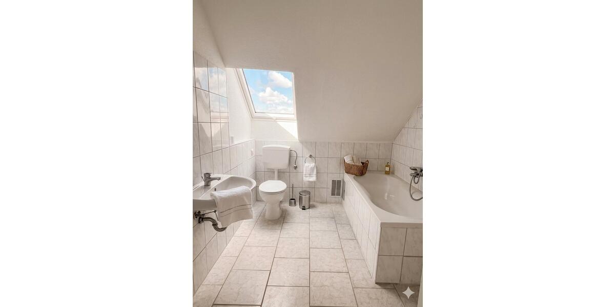 Dachgeschoßwohnung Weißenfels - 2 Zimmer, 60 m&sup2;, 350&euro; | Angebot:26122896