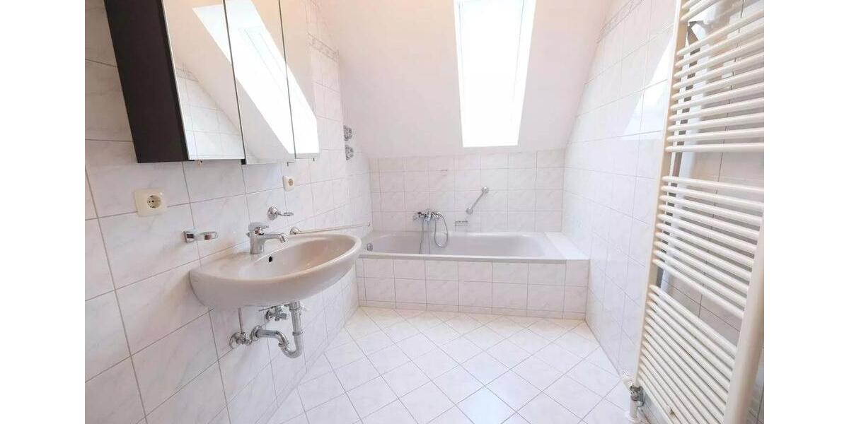Dachgeschoßwohnung Deggendorf - 3 Zimmer, 66 m&sup2;, 700&euro; | Angebot:26697463