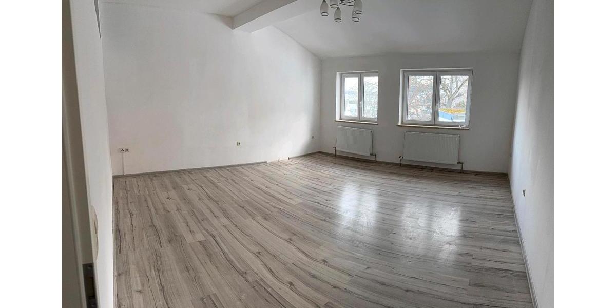 Dachgeschoßwohnung Plauen - 4 Zimmer, 120 m&sup2;, 940&euro; | Angebot:26048430
