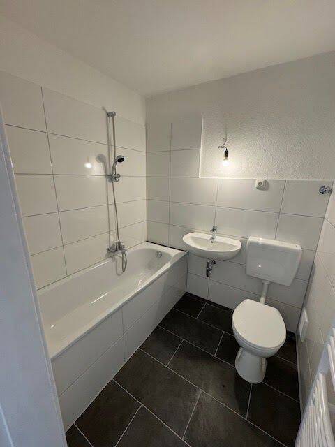 **2 Kaltmieten sparen** Geräumige, zentrale FamilienWohnung im Dachgeschoss
