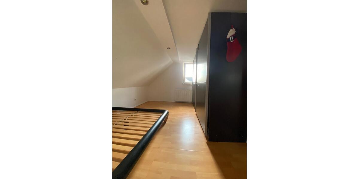 Dachgeschoßwohnung Solingen Mitte - 3 Zimmer, 40 m&sup2;, 470&euro; | Angebot:26539756