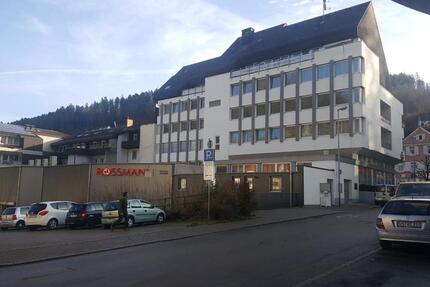 Top Lage, Top Räume, BüroPraxis in Triberg, Marktplatz zimmer