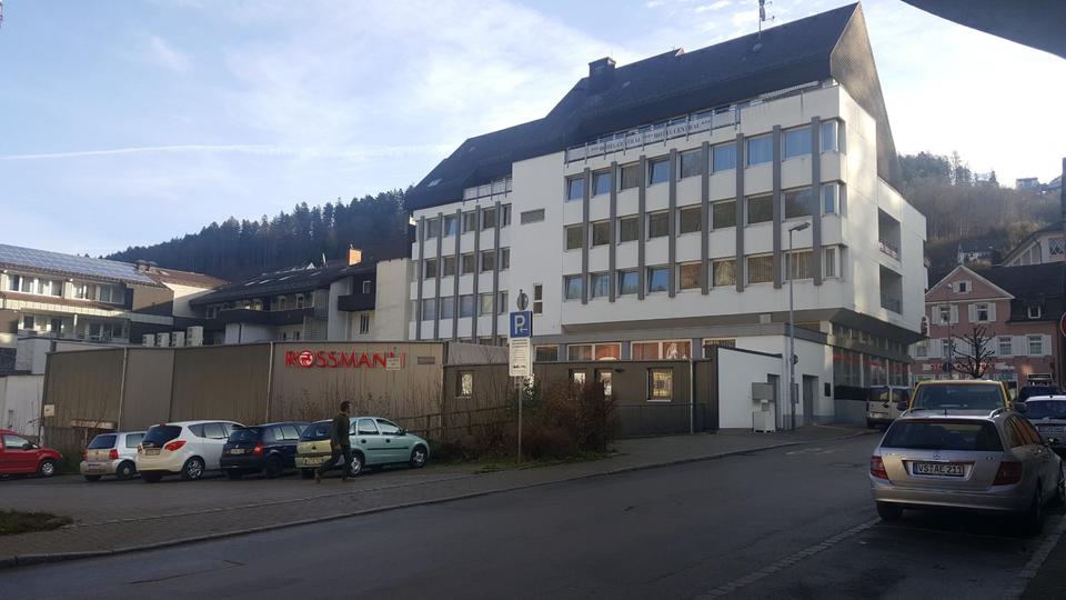 Top Lage, Top Räume, BüroPraxis in Triberg, Marktplatz zimmer