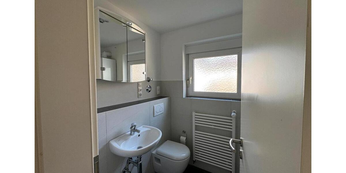Etagenwohnung Wiesbaden Biebrich - 2 Zimmer, 45 m&sup2;, 880&euro; | Angebot:26506878