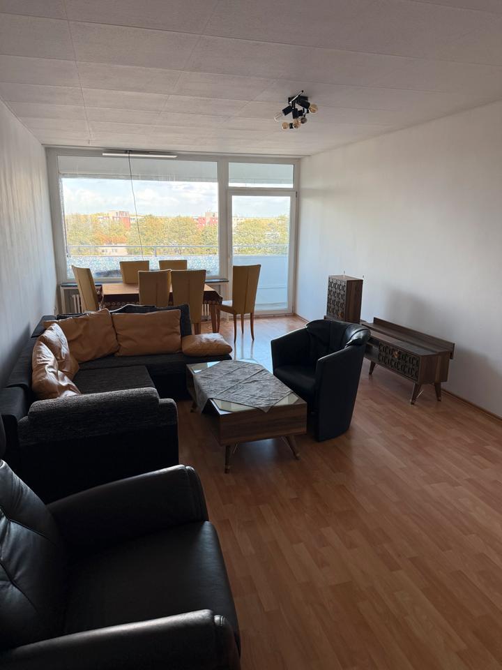 Möblierte 2 Zi- Wohnung zu vermieten. Aufzug und Balkon vorhanden zimmer