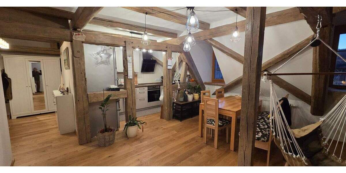 Top sanierte Altbauwohnung mit Blick auf den Marktplatz 3 zimmer