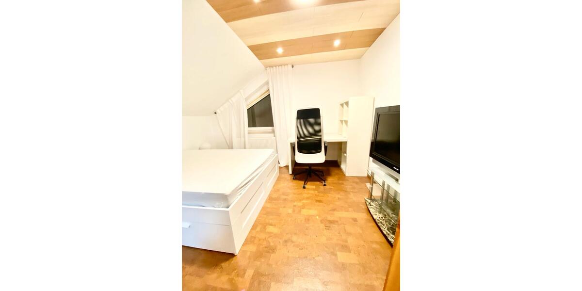 Dachgeschoßwohnung Berlin Lichtenberg - 3 Zimmer, 80 m&sup2;, 1.400&euro; | Angebot:26336509