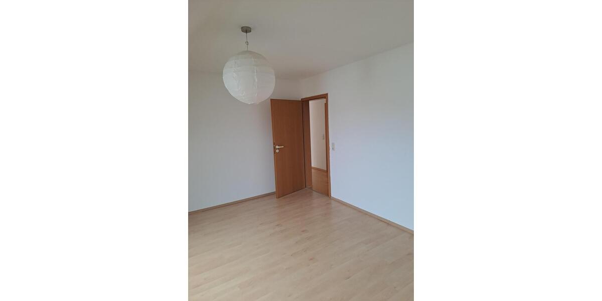 Dachgeschoßwohnung Adelsdorf - 3 Zimmer, 77 m&sup2;, 870&euro; | Angebot:23879643
