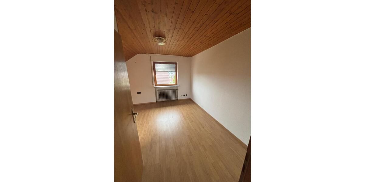Dachgeschoßwohnung Renningen - 1 Zimmer, 20 m&sup2;, 680&euro; | Angebot:26550364