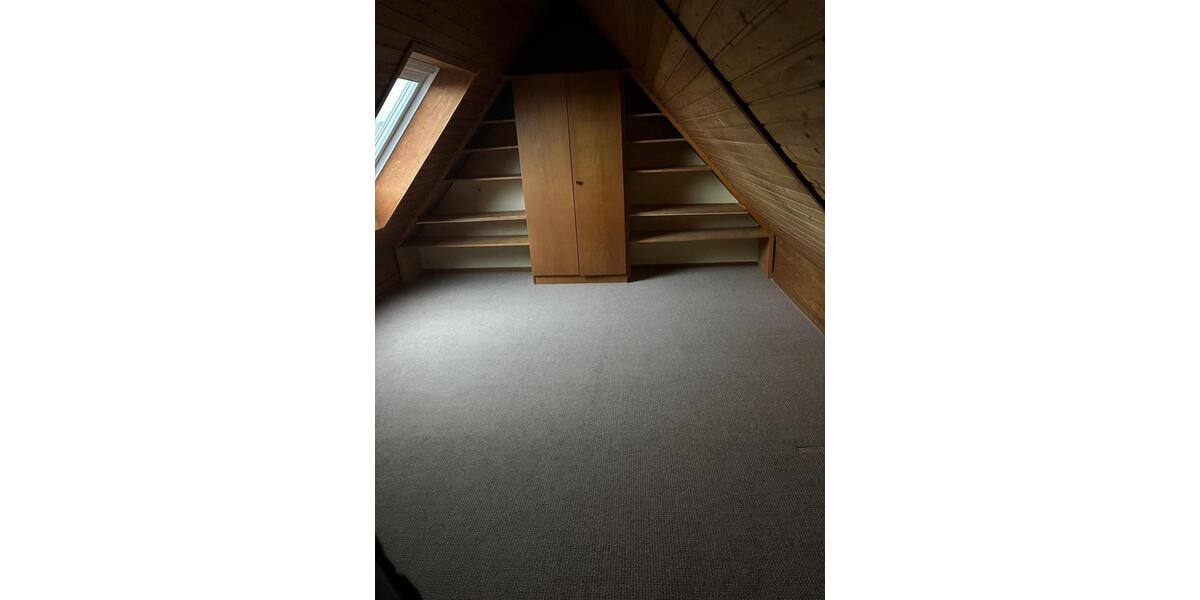 Dachgeschoßwohnung Stadthagen - 6 Zimmer, 145 m&sup2;, 900&euro; | Angebot:24801342