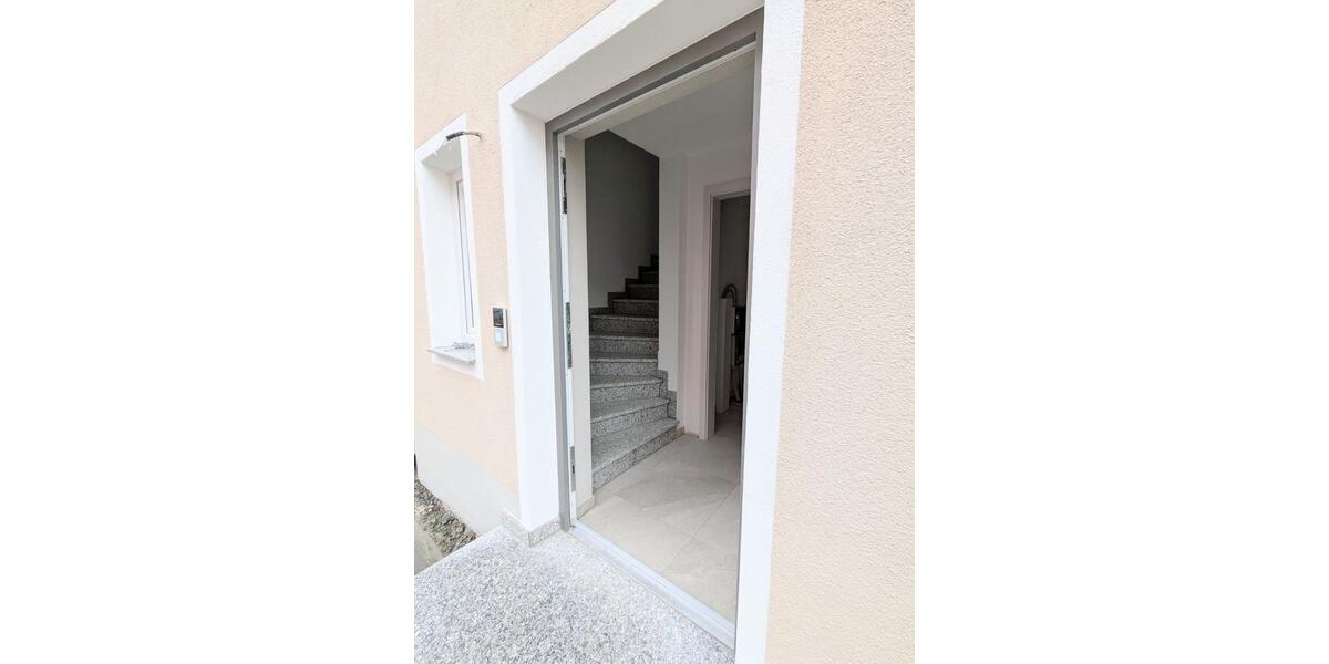 Etagenwohnung Pfarrkirchen - 3 Zimmer, 110 m&sup2;, 880&euro; | Angebot:24876208