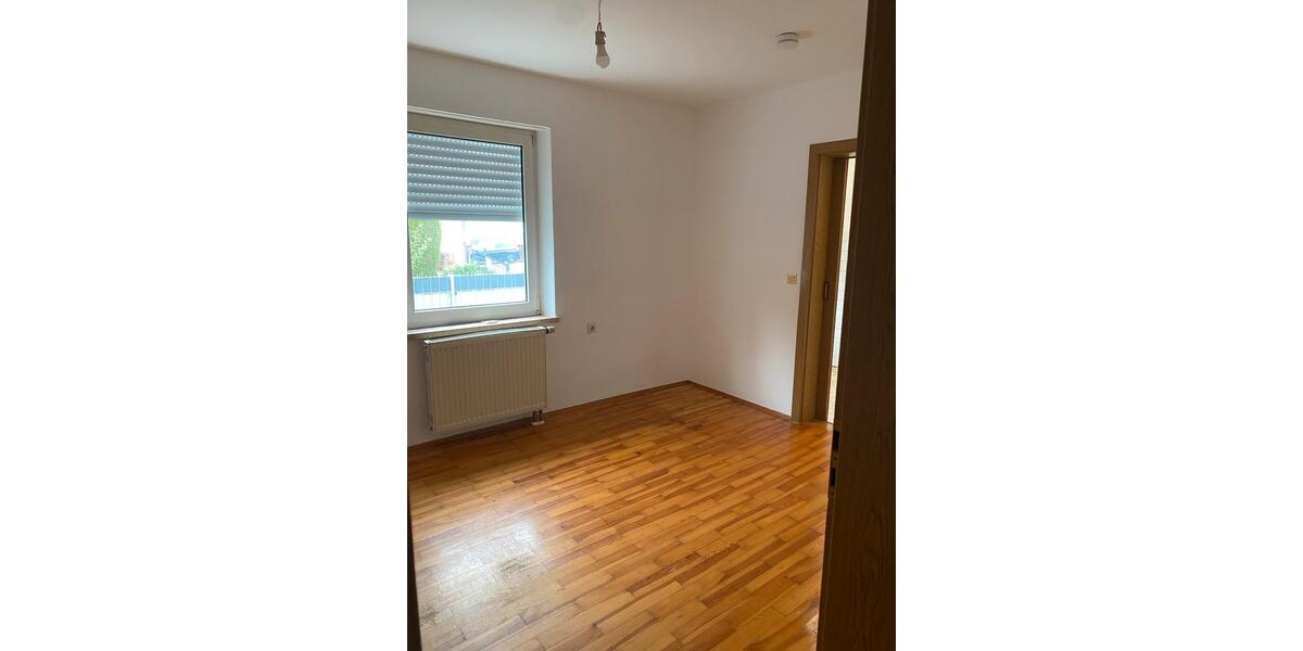 4-Zimmer-Wohnung in Tegernheim ab 01.04.2026 zu vermieten 4 zimmer