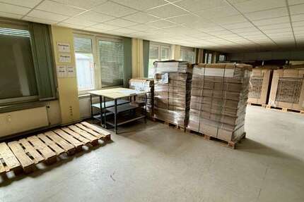 Halle in Lübeck 2.370 € 154 m² zimmer